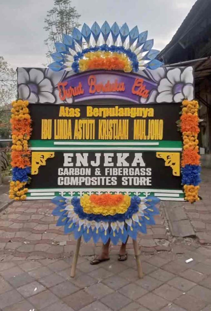Bunga Papan Duka Cita - Rangkaian Vertikal Oranye Biru - Dorus Florist