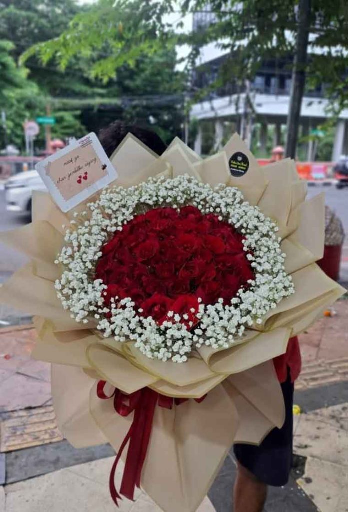 Bunga Tangan Hand Bucket Buket Romansa Klasik Jumbo (The Classic Grandeur Bouquet)