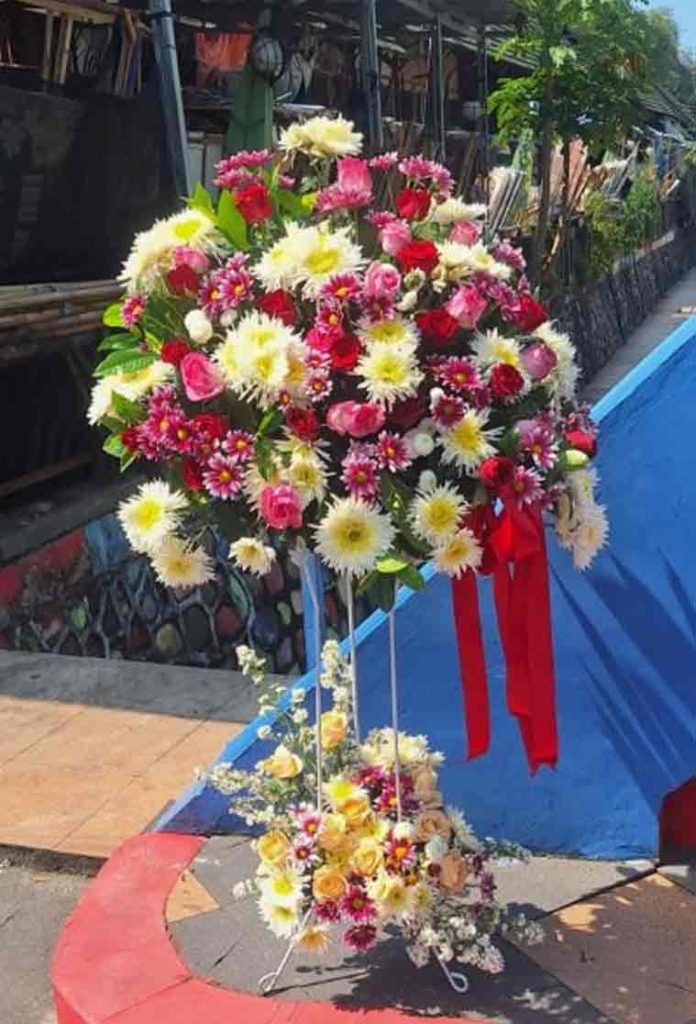 Standing Flower Pesta Meriah (The Festive Celebration Standing Flower)