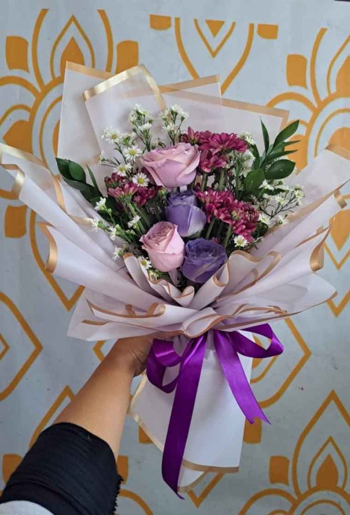 Bunga Tangan Hand Bucket Buket Pesona Ungu (The Purple Charm Bouquet)
