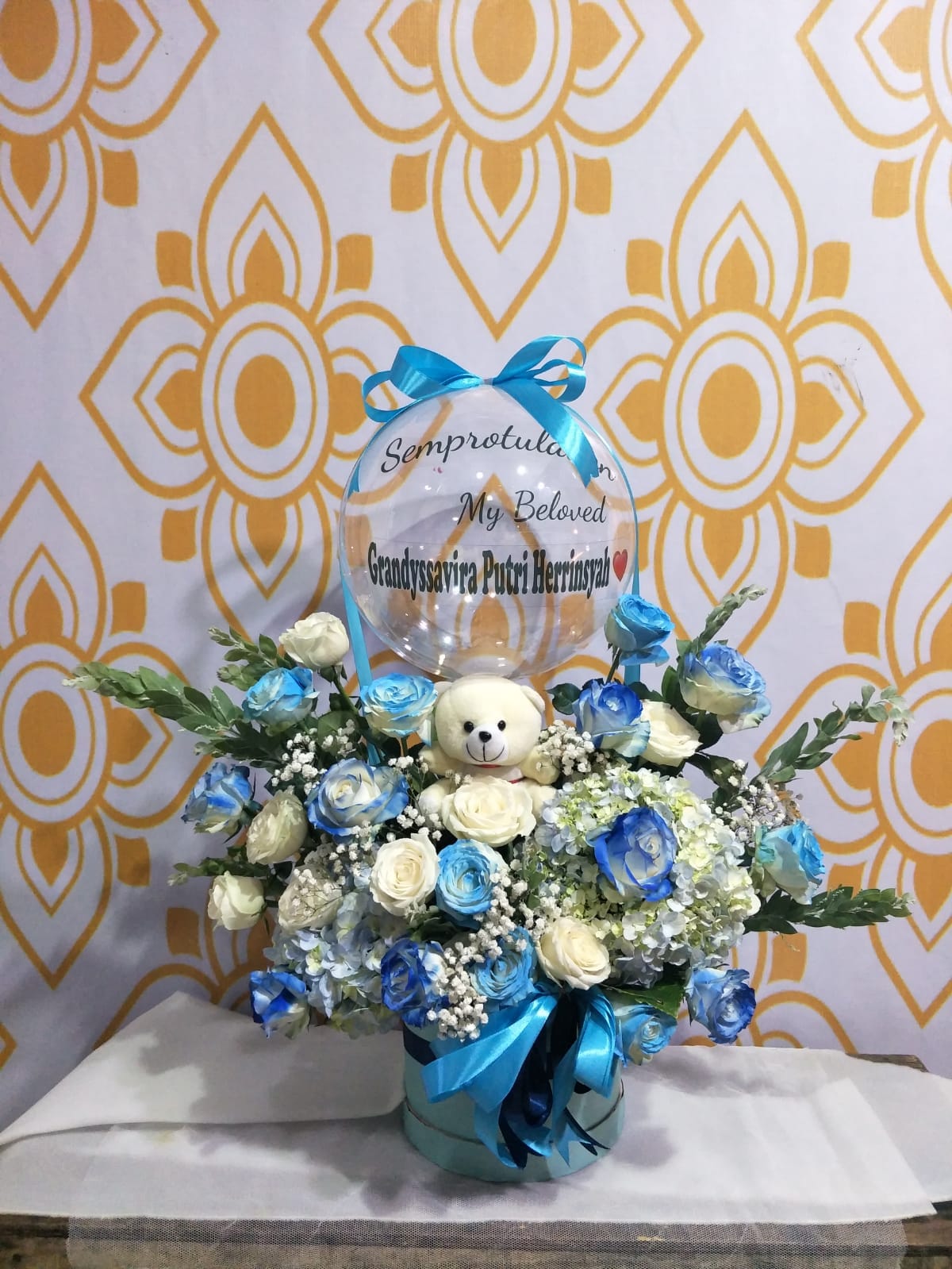Bloom Box Keajaiban Biru Putih (The Blue & White Wonder Bloom Box)