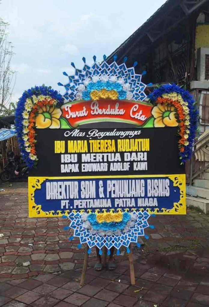 Bunga Papan Duka Cita Elegan - Nuansa Oranye & Frame Dekoratif - Dorus Florist