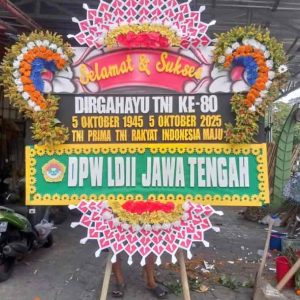 Bunga Papan Selamat & Sukses - Desain Meriah Merah Putih - Dorus Florist