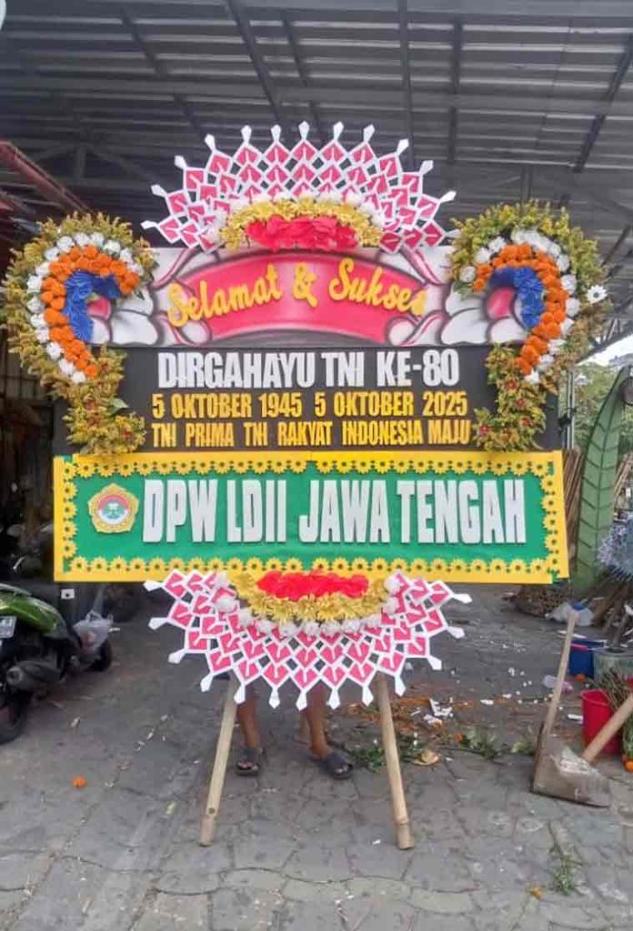Bunga Papan Selamat & Sukses - Desain Meriah Merah Putih - Dorus Florist