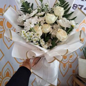 Bunga Tangan Hand Bucket Buket Simfoni Kesucian (The Purity Symphony Bouquet)