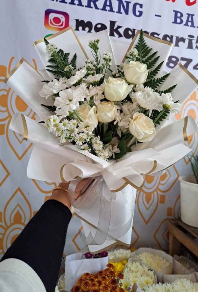 Bunga Tangan Hand Bucket Buket Simfoni Kesucian (The Purity Symphony Bouquet)