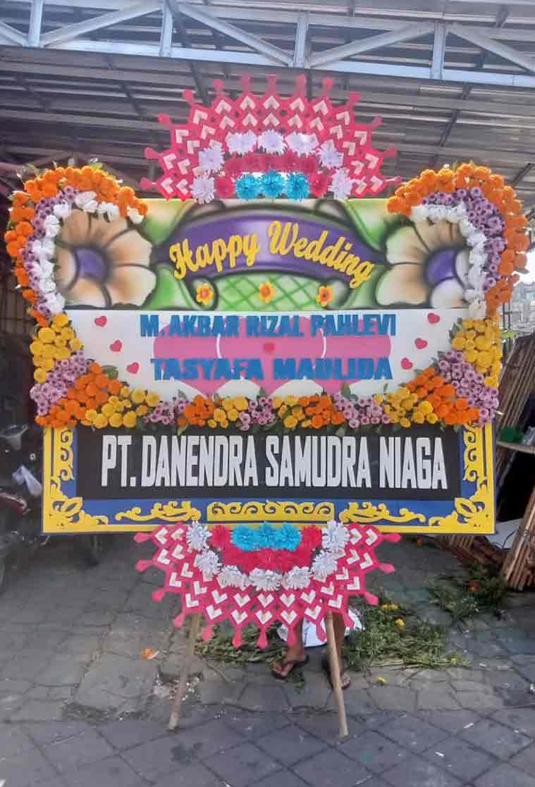Bunga Papan Happy Wedding Spektakuler - Panel Kuning & Super Rimbun - Dorus Florist