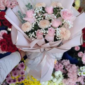 Bunga Tangan Hand Bucket Buket Pesona Merona (The Blushing Charm Bouquet)