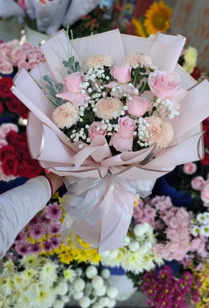 Bunga Tangan Hand Bucket Buket Pesona Merona (The Blushing Charm Bouquet)