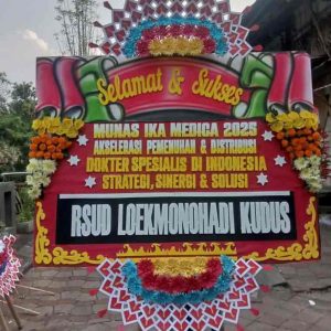 Dorus Florist Bunga Papan Selamat & Sukses (Model Merah Semarak)