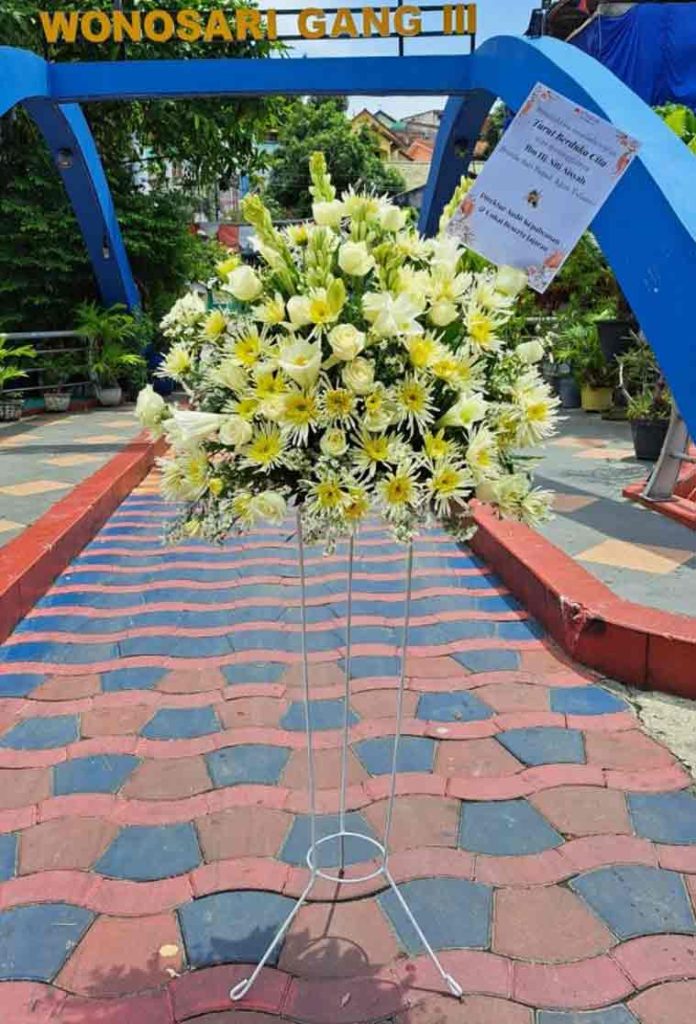 Standing Flower Simpati Murni (The Pure Sympathy Standing Flower)