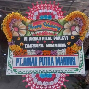Bunga Papan Happy Wedding Premium - Panel Putih & Bunga Oranye Super Rimbun - Dorus Florist