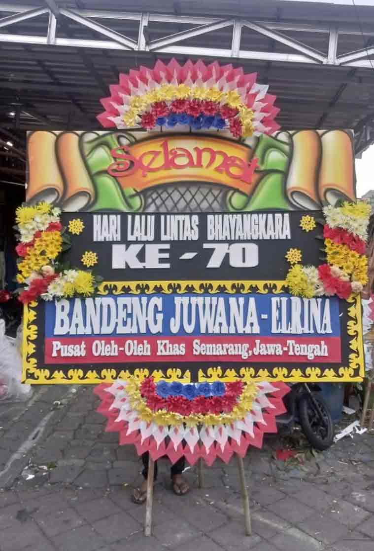 Dorus Florist Bunga Papan Selamat (Model Spanduk Gulung Klasik)