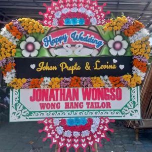 Bunga Papan Happy Wedding Spektakuler - Panel Putih & Rangkaian Super Rimbun - Dorus Florist