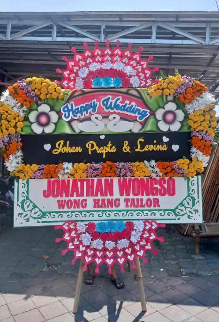 Bunga Papan Happy Wedding Spektakuler - Panel Putih & Rangkaian Super Rimbun - Dorus Florist