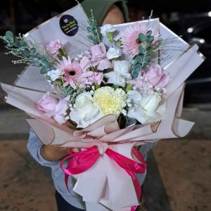 Bunga Tangan Hand Bucket Buket Kelembutan Abadi (The Everlasting Softness Bouquet)