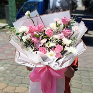 Bunga Tangan Hand Bucket Buket Romansa Klasik (The Classic Romance Bouquet)
