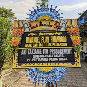 Papan Bunga Duka Cita Elegan (Dasar Hitam Kontras) - oleh Dorus Florist