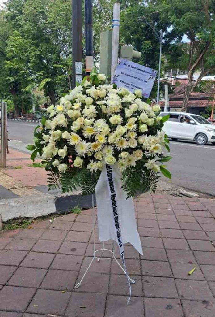 Standing Flower Penghormatan Tulus (The Sincere Tribute Standing Flower)