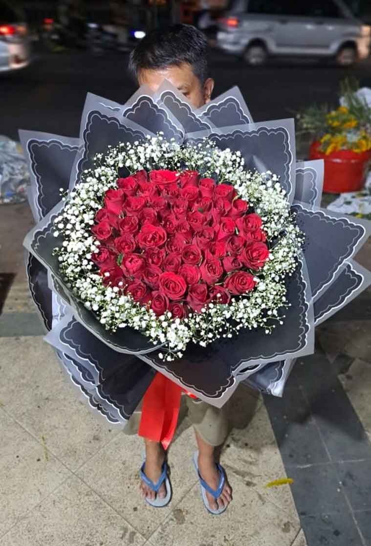 Bunga Tangan Hand Bucket Buket Gairah Dramatis (The Dramatic Passion Bouquet)