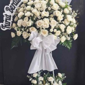 Standing Flower Penghormatan Mawar Putih (The White Rose Tribute Standing Flower)