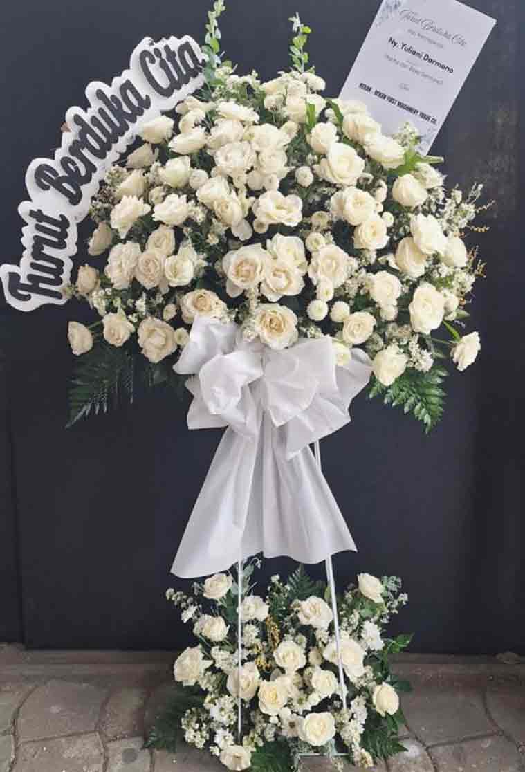 Standing Flower Penghormatan Mawar Putih (The White Rose Tribute Standing Flower)