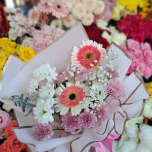 Bunga Tangan Hand Bucket Buket Ceria Gerbera (The Cheerful Gerbera Bouquet)