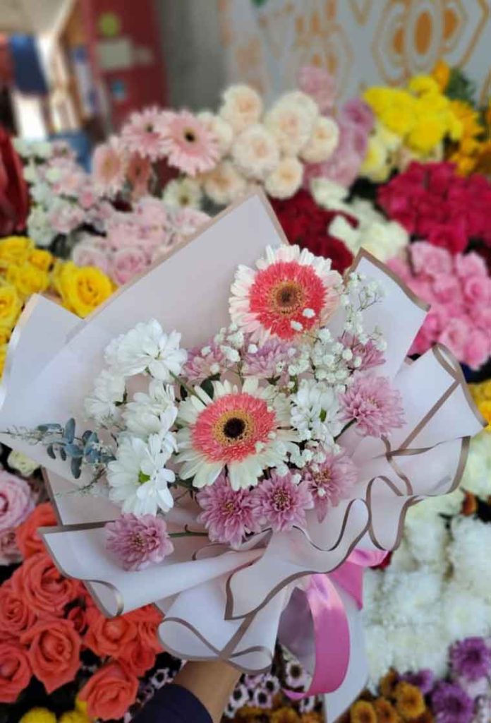 Bunga Tangan Hand Bucket Buket Ceria Gerbera (The Cheerful Gerbera Bouquet)