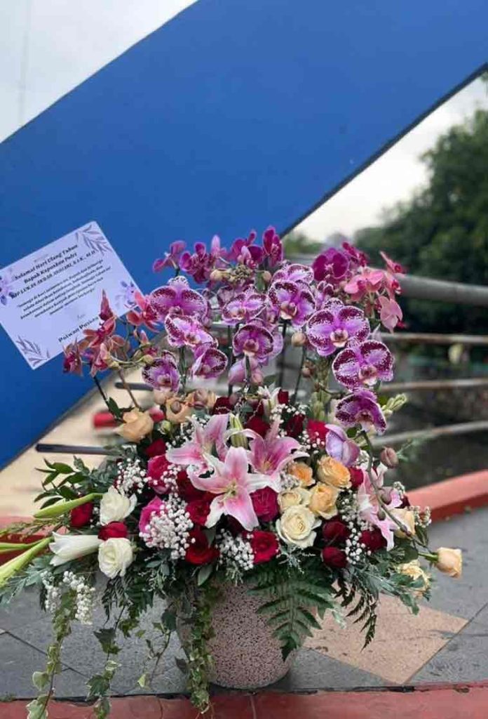 Rangkaian Bunga Meja Premium Simfoni Anggrek Ungu & Lily - Dorus Florist