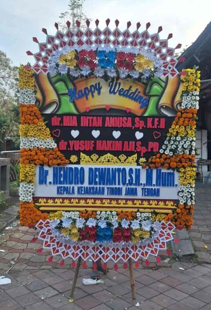 Bunga Papan Happy Wedding JUMBO - Bingkai Penuh (Full Border) Super Masif - Dorus Florist