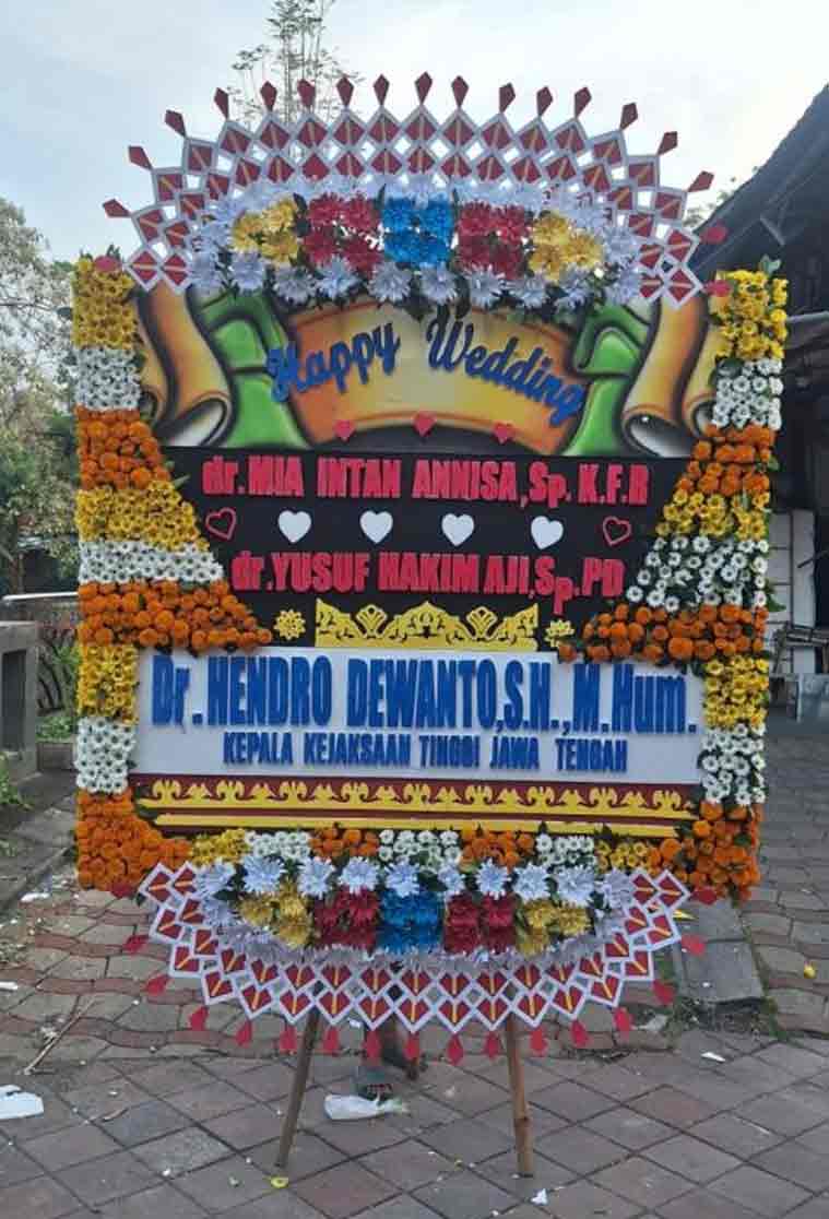 Bunga Papan Happy Wedding JUMBO - Bingkai Penuh (Full Border) Super Masif - Dorus Florist