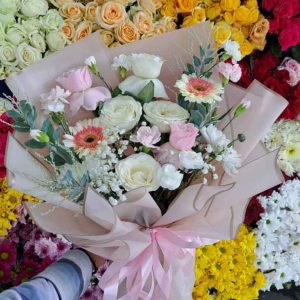 Bunga Tangan Hand Bucket Buket Kelembutan Pastel (The Pastel Softness Bouquet)